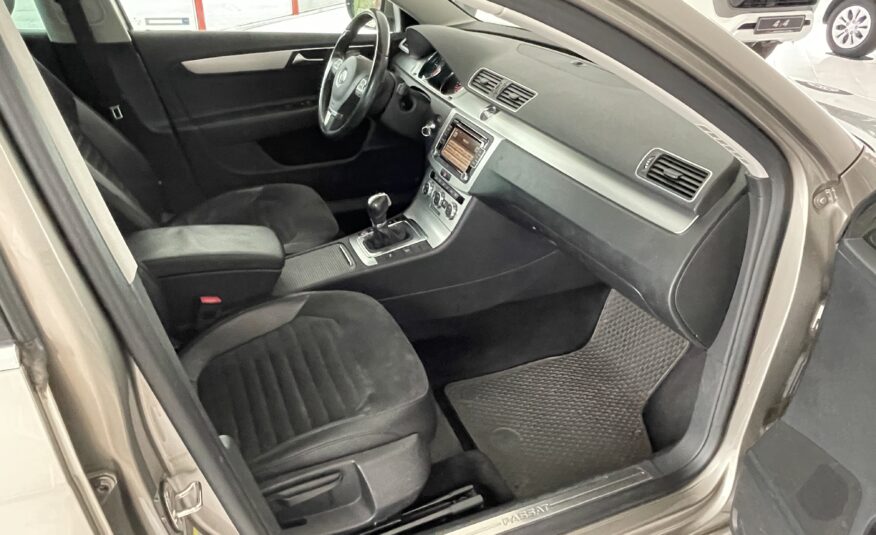 VW Passat kombi 2.0 TDI DSG 103 KW 2014